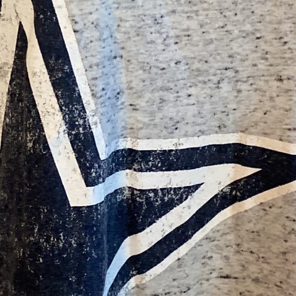 Dallas Cowboys Tee Size Medium. Free matching earrings with purchase! - Picture 3 of 6